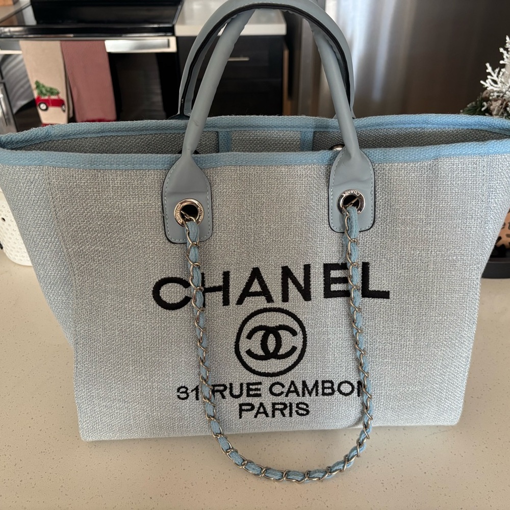 Woman’s tote bag